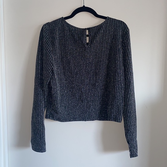 Xhilaration Long Sleeve Metallic Silver & Black Striped Crop Top - Picture 4 of 5